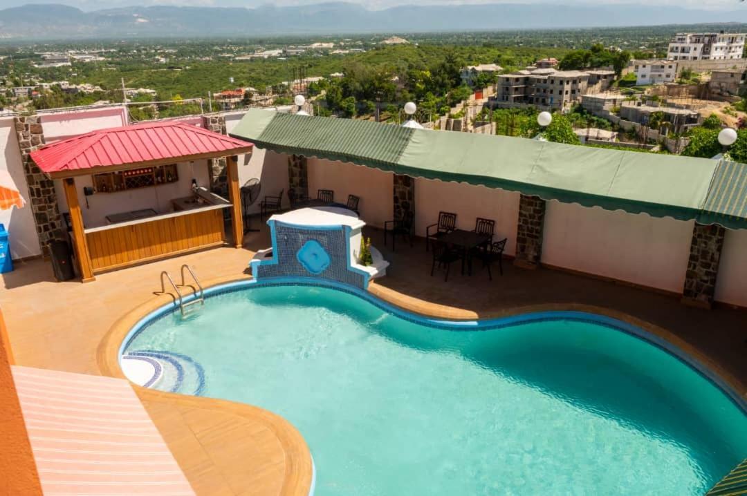 Vivy Hill'S Hotel ポルトープランス エクステリア 写真